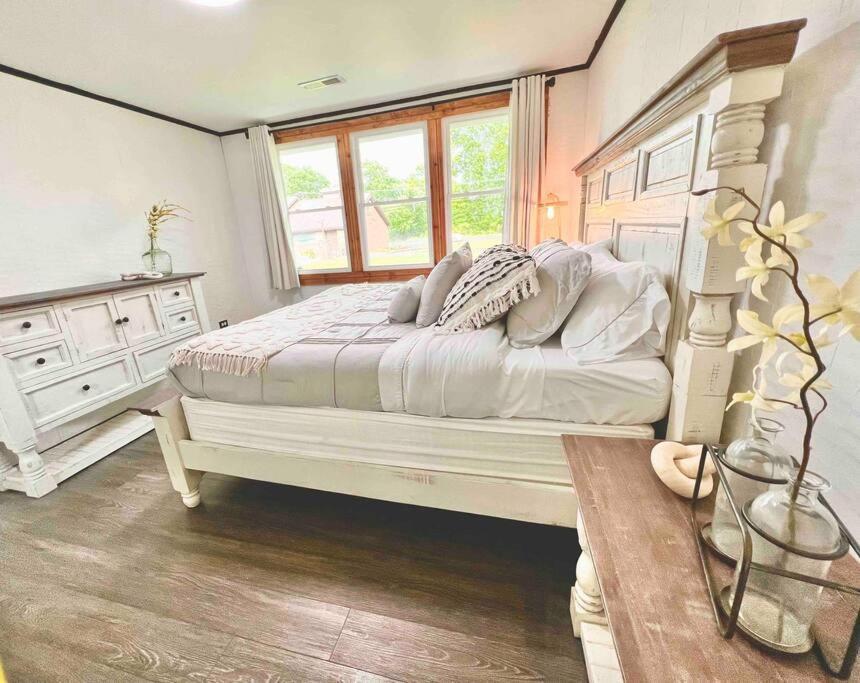 Small Rental For Couple Getaway Dalton Exterior photo