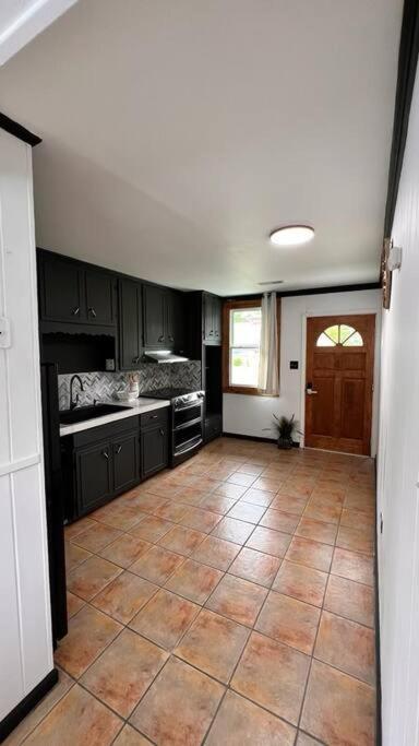 Small Rental For Couple Getaway Dalton Exterior photo