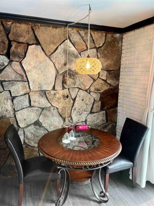 Small Rental For Couple Getaway Dalton Exterior photo