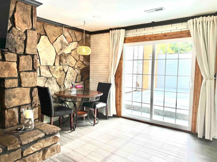 Small Rental For Couple Getaway Dalton Exterior photo